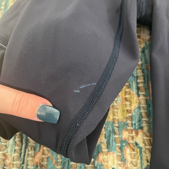 Lululemon cropped navy leggings - Picture 2 of 4